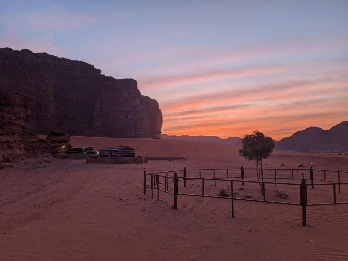 Sunrise camp Hotel Wadi Rum Exterior foto
