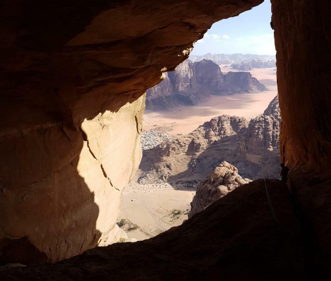 Sunrise camp Hotel Wadi Rum Exterior foto
