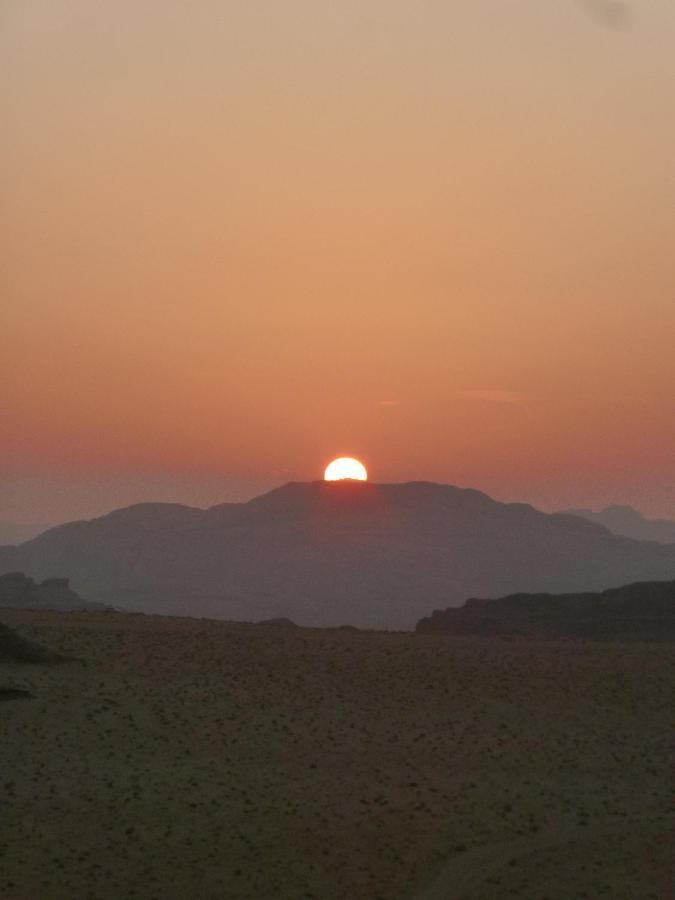 Sunrise camp Hotel Wadi Rum Exterior foto